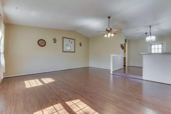 1166 Pilgrim RD, Greenwood, IN 46142