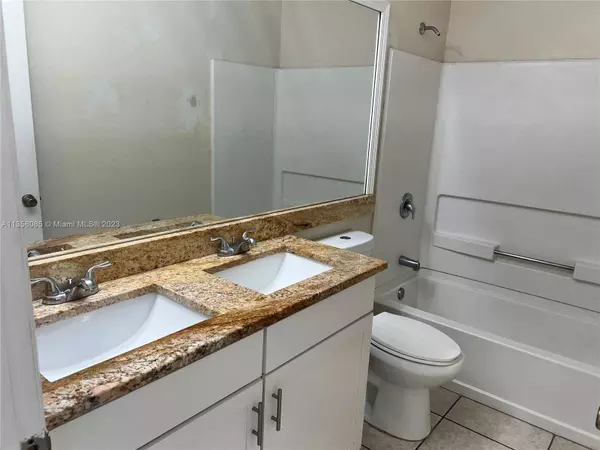 2701 55th St SW, Naples, FL 34116