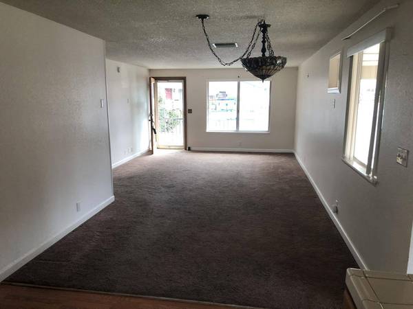 100 Rogue LN, Rogue River, OR 97537