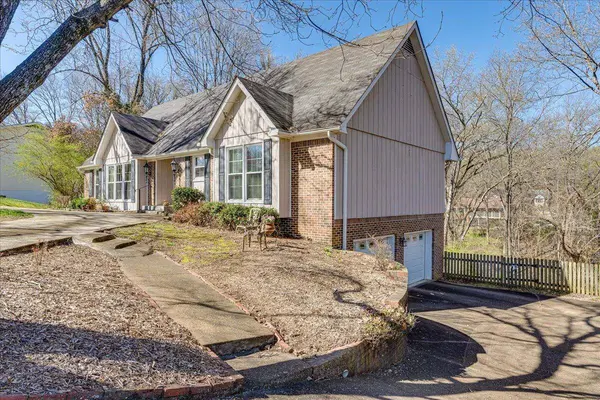 1607 Lake Marina Dr, Hixson, TN 37343