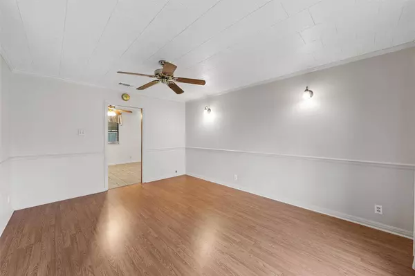 608 W Spring Street, West, TX 76691