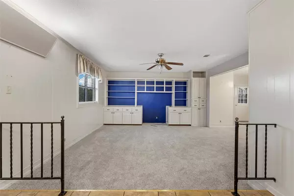 608 W Spring Street, West, TX 76691