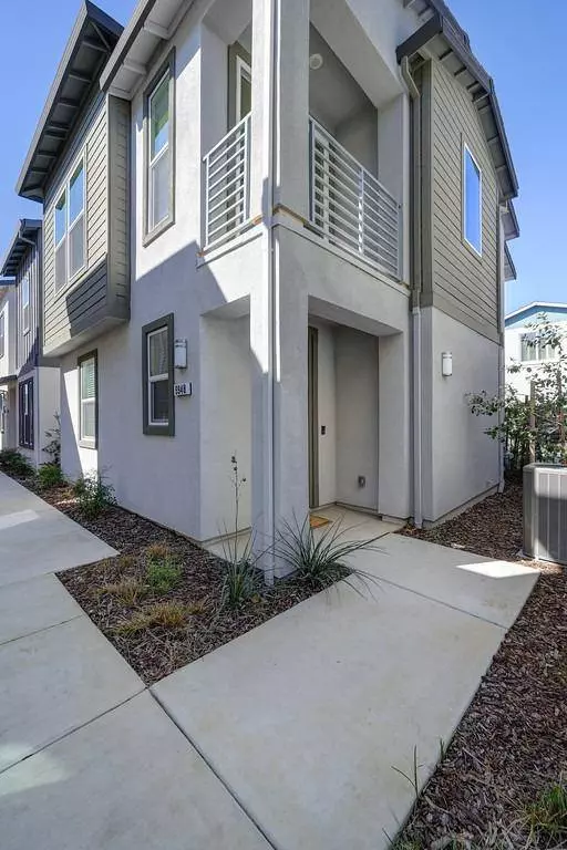 9948 Del Surf LN, Elk Grove, CA 95757