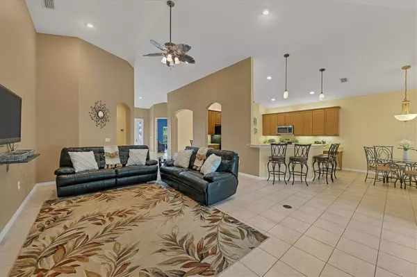 275 DAHLIA CT, Bradenton, FL 34212