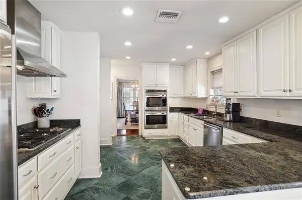 5690 EVELYN CT, New Orleans, LA 70124