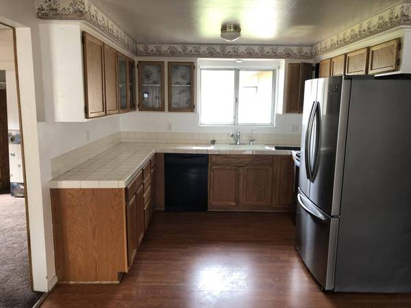 100 Rogue LN, Rogue River, OR 97537