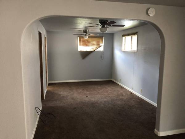 100 Rogue LN, Rogue River, OR 97537