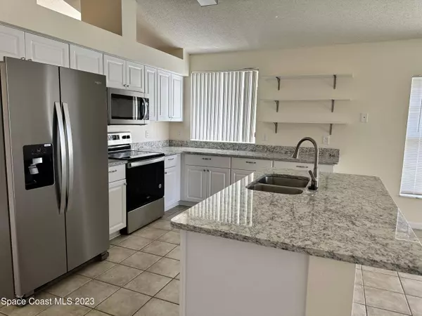 2392 Island Club Way, Orlando, FL 32822