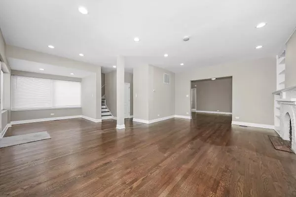 1131 N Latrobe Avenue, Chicago, IL 60651