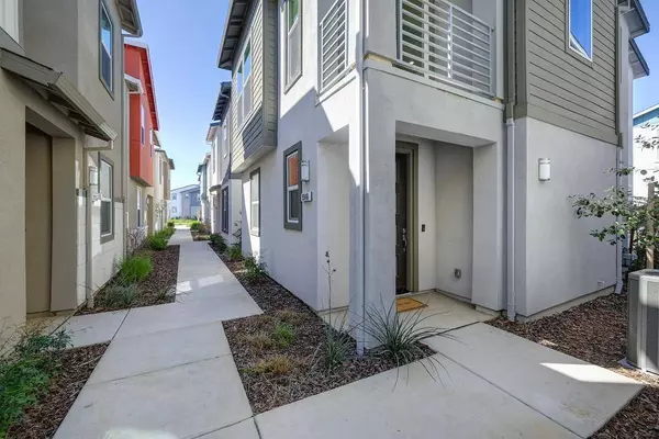 9948 Del Surf LN, Elk Grove, CA 95757