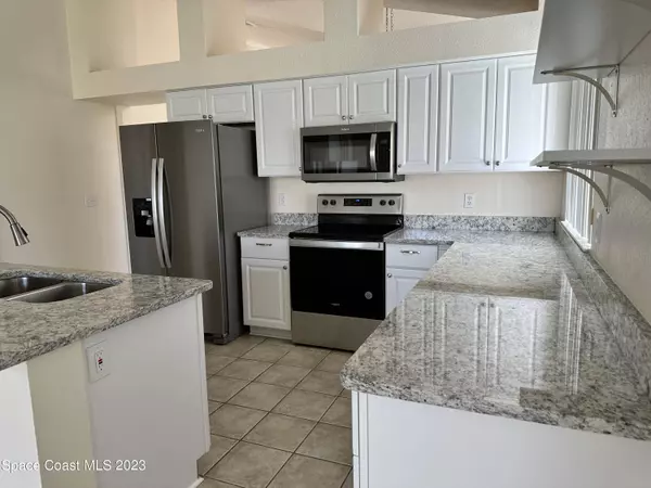 2392 Island Club Way, Orlando, FL 32822