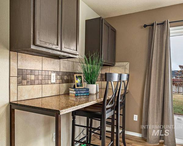 82 S Pebble Ct, Nampa, ID 83651