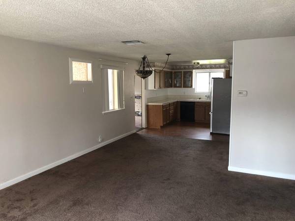 100 Rogue LN, Rogue River, OR 97537