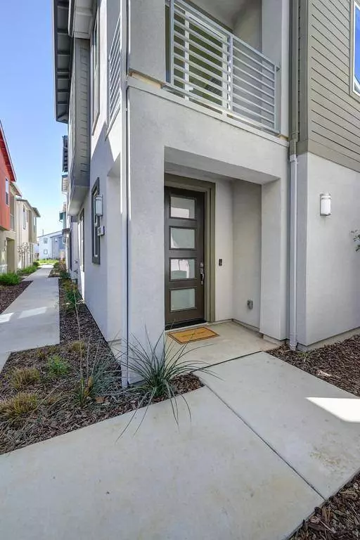 9948 Del Surf LN, Elk Grove, CA 95757