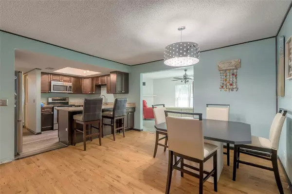 2927 GASLIGHT DR, South Daytona, FL 32119