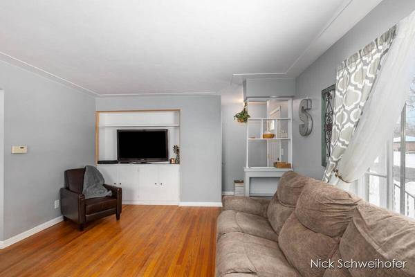 3754 Perry SW Avenue, Wyoming, MI 49519