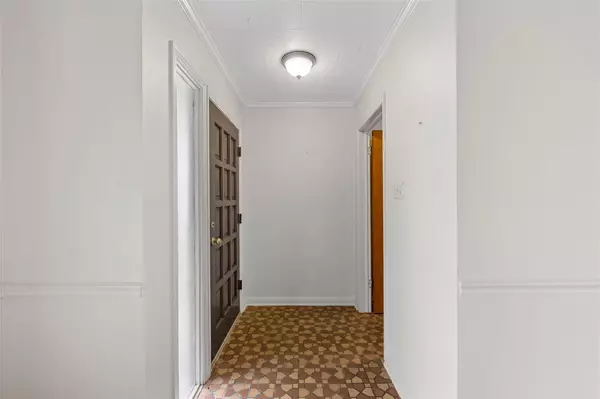 608 W Spring Street, West, TX 76691