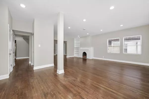 1131 N Latrobe Avenue, Chicago, IL 60651