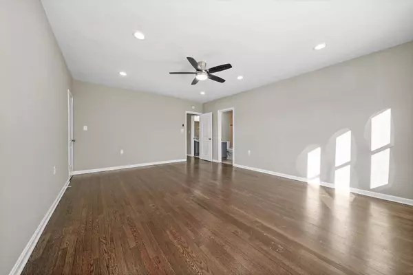 1131 N Latrobe Avenue, Chicago, IL 60651