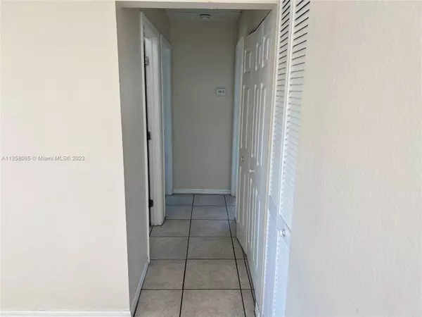 2701 55th St SW, Naples, FL 34116