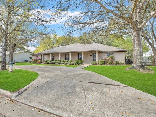 426 Brookhollow DR, Huntsville, TX 77340