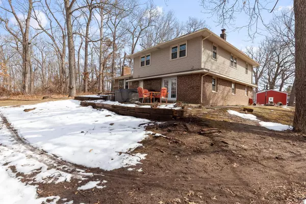 1300 Swarthout Rd, Pinckney, MI 48169