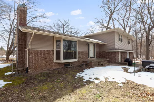 1300 Swarthout Rd, Pinckney, MI 48169