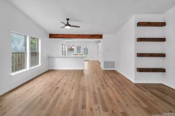 8434 STAR CREEK DR, San Antonio, TX 78251-2331