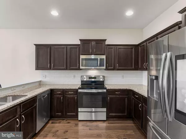 4 CREEKSIDE DR, Lebanon, PA 17042