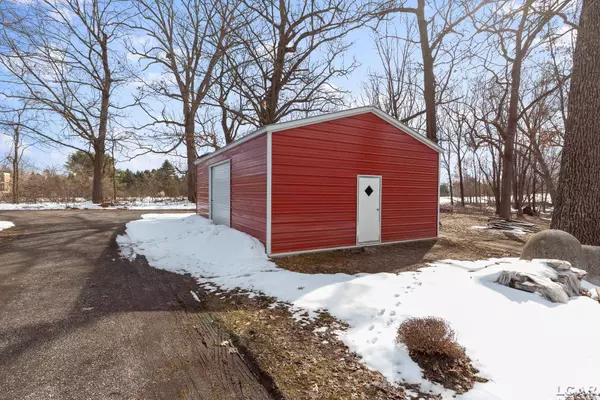 1300 Swarthout Rd, Pinckney, MI 48169