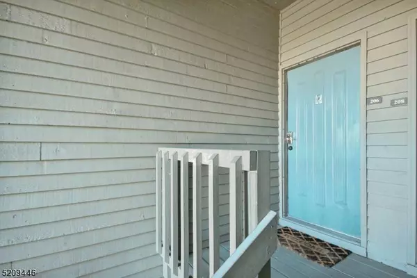 206 Spruce Hills Dr, Glen Gardner Boro, NJ 08826