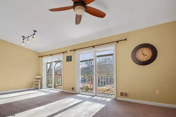 206 Spruce Hills Dr, Glen Gardner Boro, NJ 08826