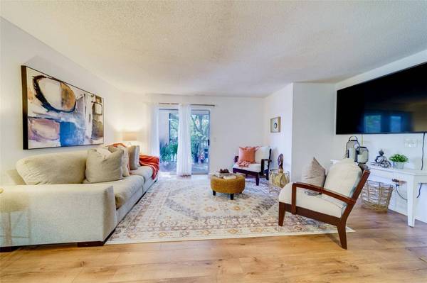 9481 HIGHLAND OAK DR #1015, Tampa, FL 33647