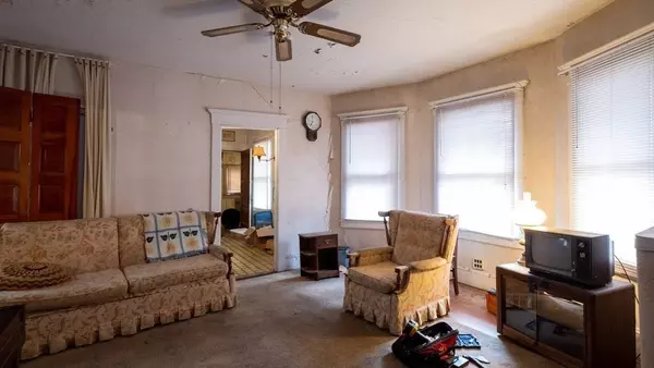 10 Granite St, Webster, MA 01570