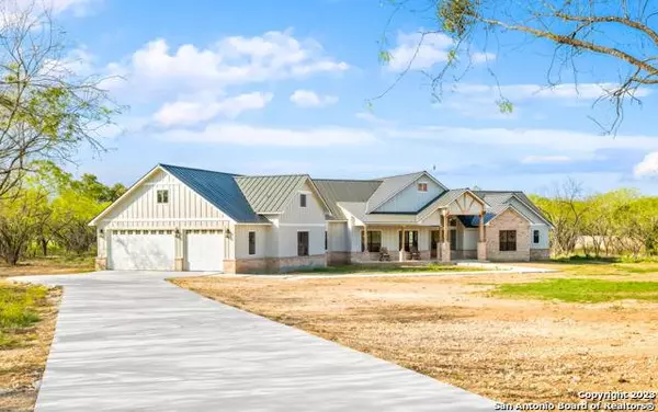 14638 Silesia Dr, St Hedwig, TX 78152