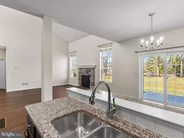 4 CREEKSIDE DR, Lebanon, PA 17042