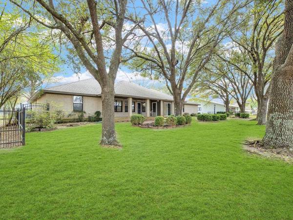 426 Brookhollow DR, Huntsville, TX 77340