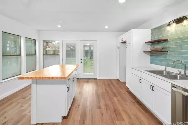 8434 STAR CREEK DR, San Antonio, TX 78251-2331