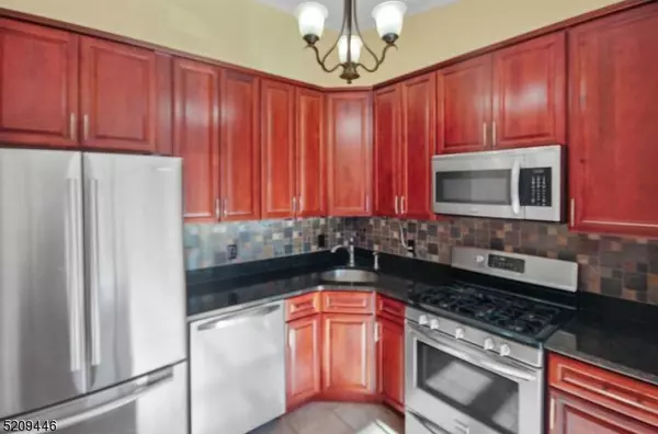 206 Spruce Hills Dr, Glen Gardner Boro, NJ 08826