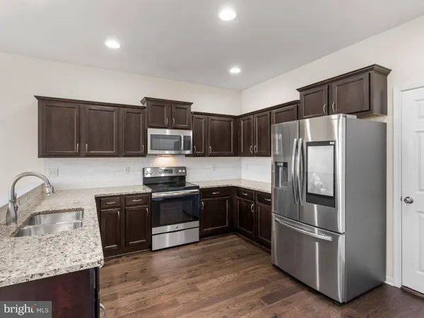 4 CREEKSIDE DR, Lebanon, PA 17042