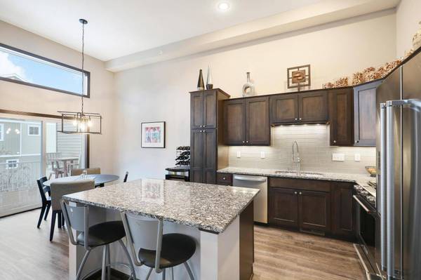 353 Stonewood PL, Burnsville, MN 55306