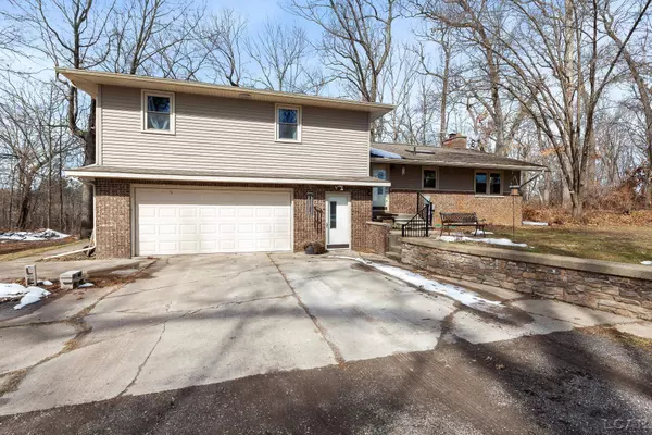 1300 Swarthout Rd, Pinckney, MI 48169