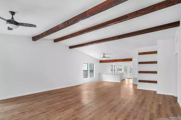 8434 STAR CREEK DR, San Antonio, TX 78251-2331