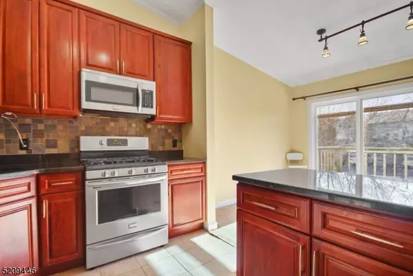 206 Spruce Hills Dr, Glen Gardner Boro, NJ 08826