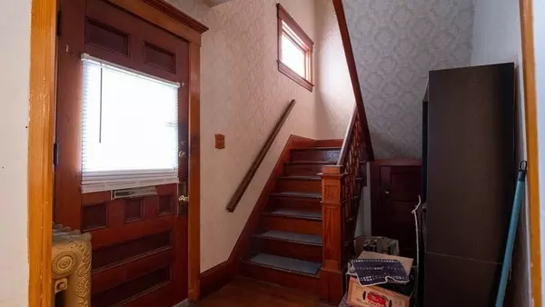 10 Granite St, Webster, MA 01570