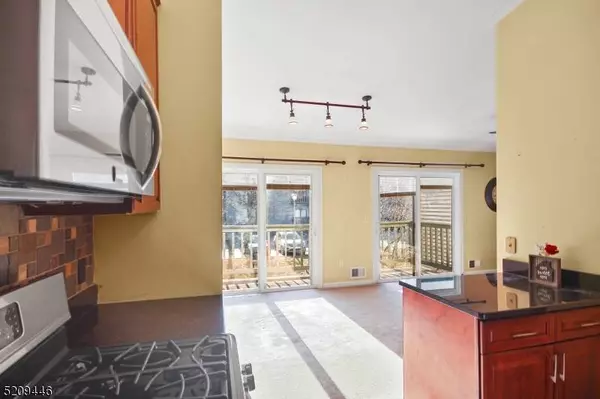 206 Spruce Hills Dr, Glen Gardner Boro, NJ 08826