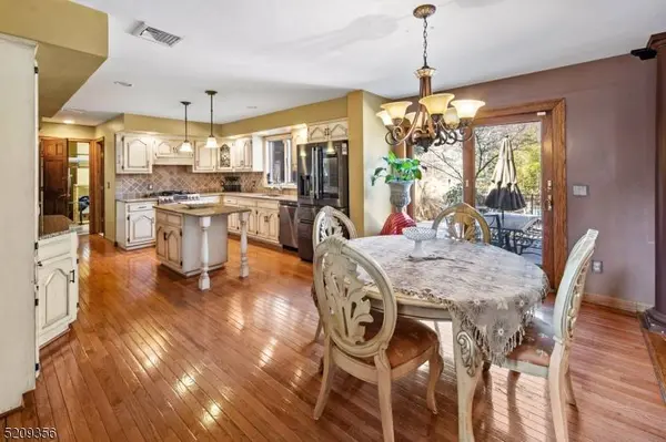 16 Indian Ln, Montville Twp., NJ 07082