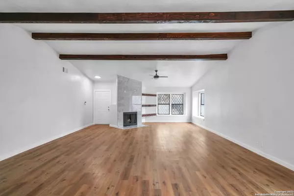 8434 STAR CREEK DR, San Antonio, TX 78251-2331