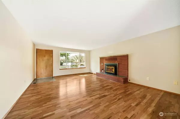 11605 144th ST E, Puyallup, WA 98374