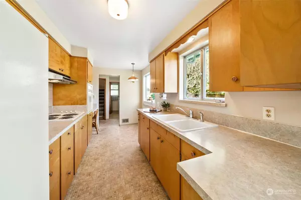 11605 144th ST E, Puyallup, WA 98374